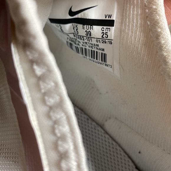 Nike Women's Air Max Bella Trainer 2 Sneaker size 8 - Picture 3 of 5